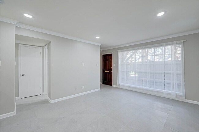 Building Photo - 925 Wax Myrtle Ln