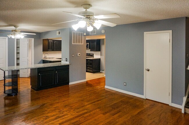 Building Photo - 10526 Hammerly Blvd