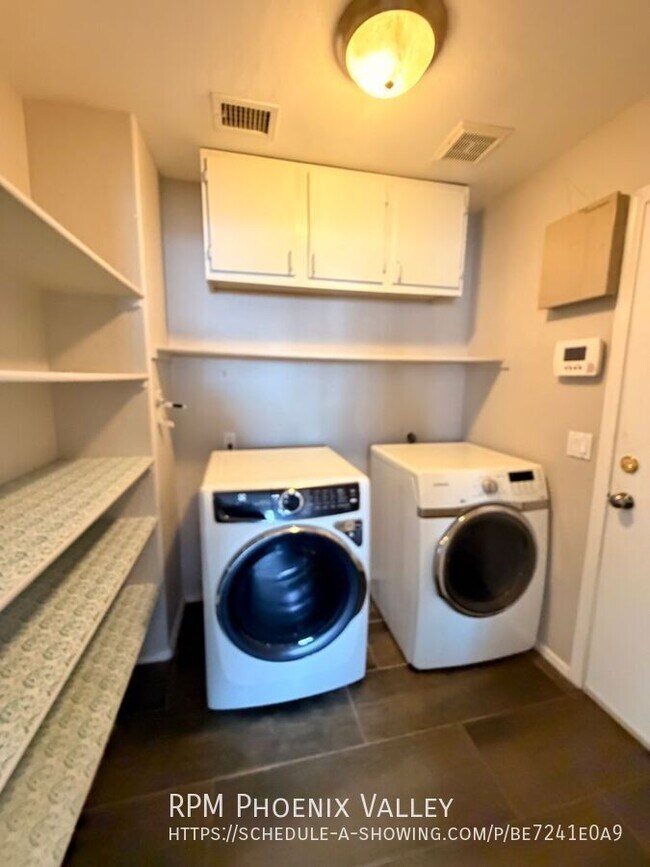 Building Photo - 8461 W Audrey Ln