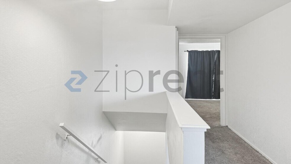 Building Photo - 5188 E Ashlan Ave