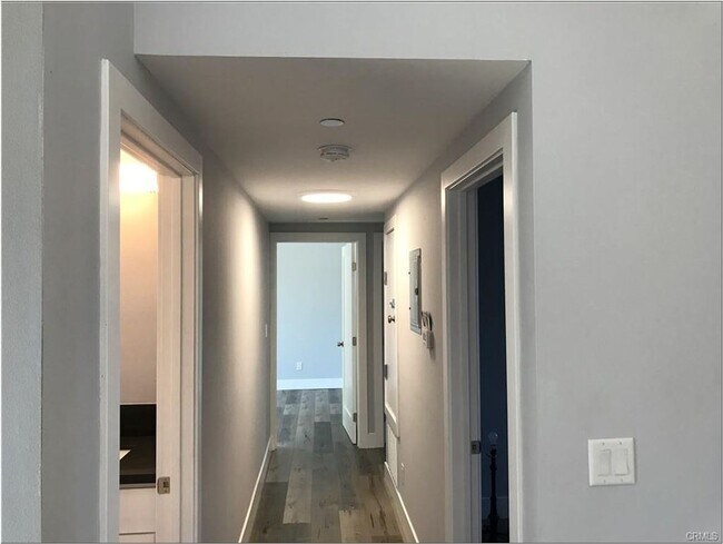 Building Photo - 85(221)