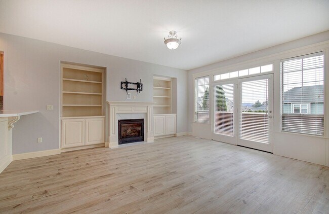 Building Photo - Beautiful 2 Story Town Home - Riverview Terrace Washougal!