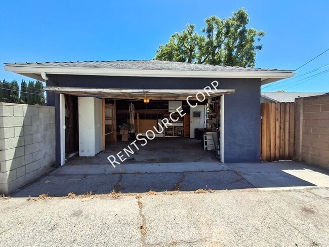Building Photo - 10059 McLennan Ave.