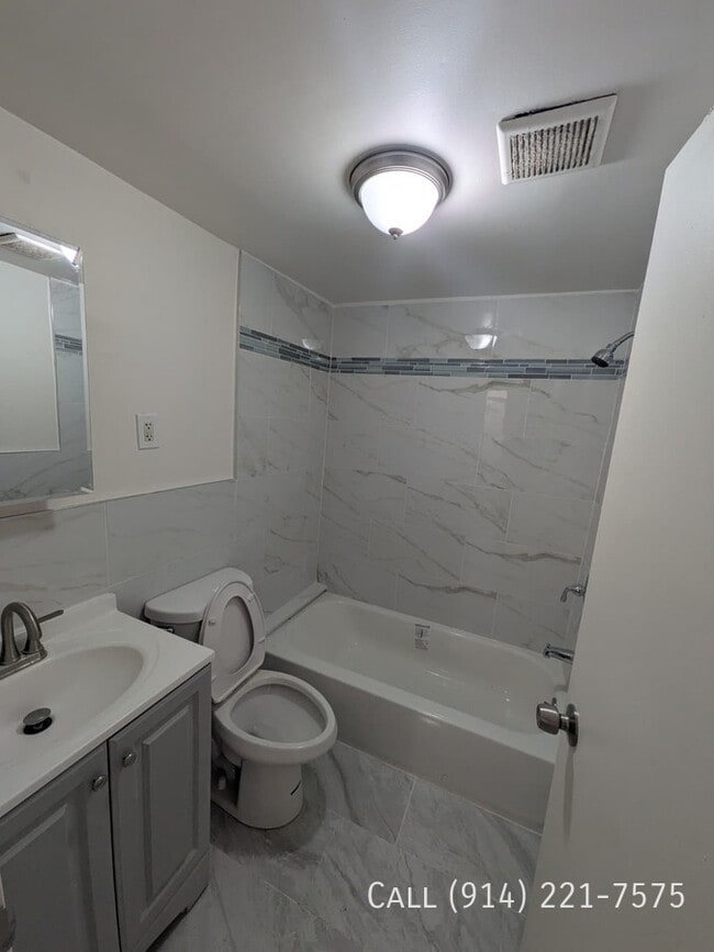 Building Photo - 26 Vineyard Ave