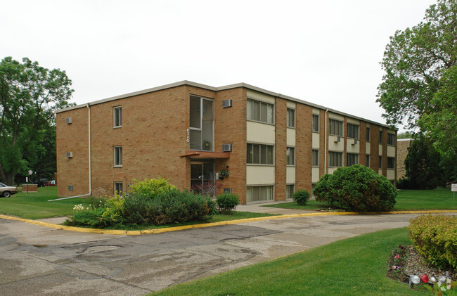 Building Photo - Fremont Court Apartments