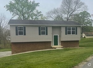 Building Photo - 3 Bedroom / 2 Bath Split-Foyer Home Kings...