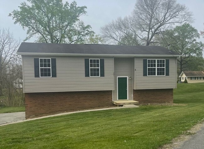 3 Bedroom / 2 Bath Split-Foyer Home Kings... - 3 Bedroom / 2 Bath Split-Foyer Home  Kings...