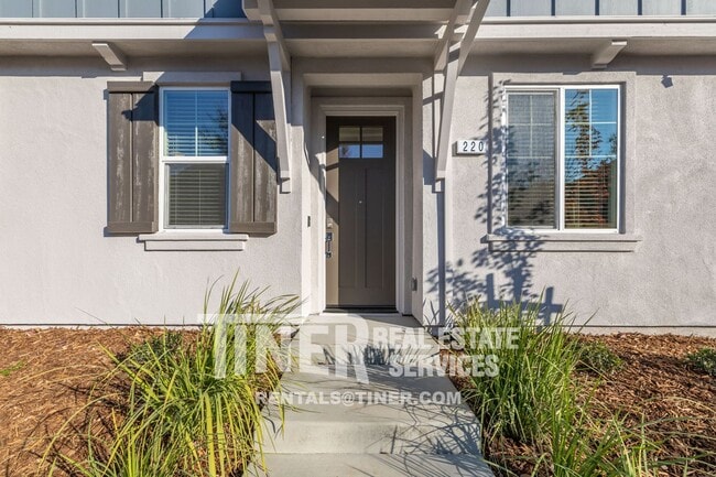 Building Photo - 220 Cinema St