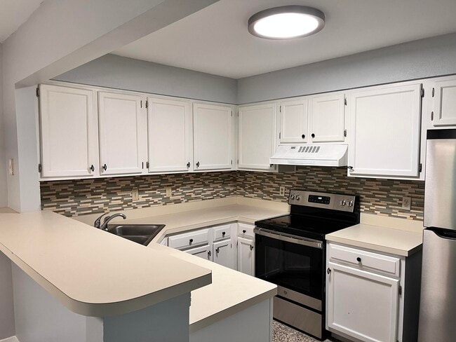 Building Photo - 55 Bay Dr