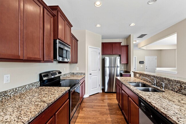 Building Photo - 4490 Middletown Dr