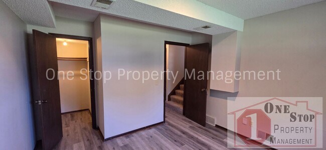 Building Photo - 1300 E 152nd Terrace