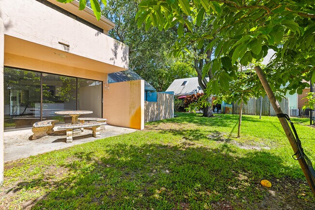 Building Photo - 9 Deer Creek Rd