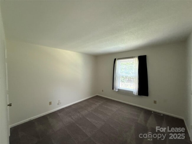 Building Photo - 1724 Village Lake Dr