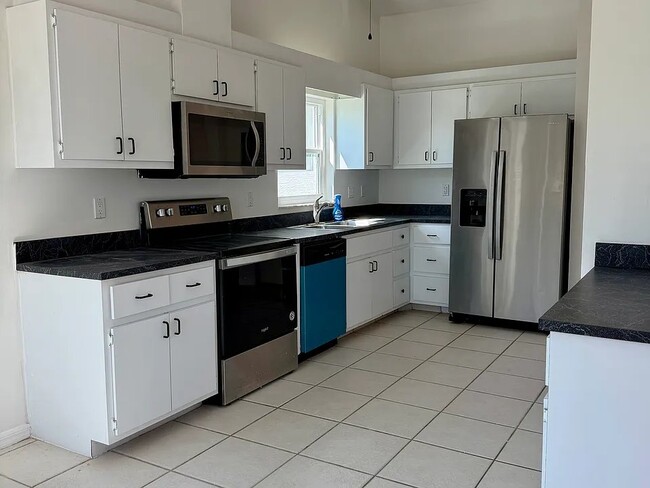 Building Photo - 17754 Acacia Dr