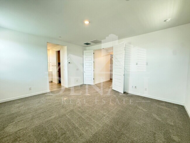 Building Photo - 12523 W Calle de Sol