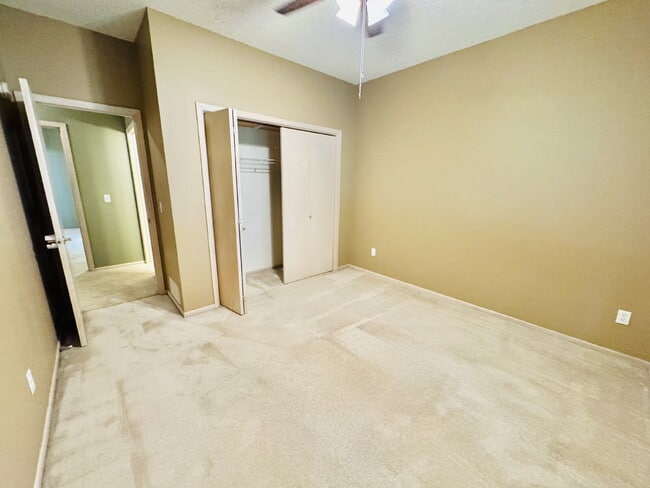 Building Photo - 9120 Trotters Ln