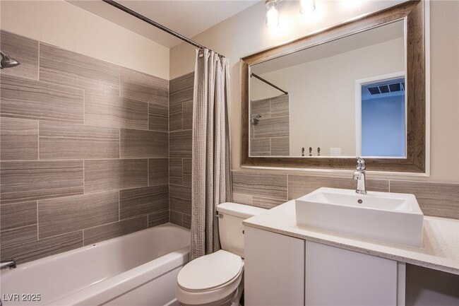 Building Photo - 5009 Evergreen Ave