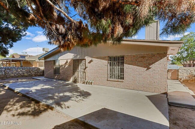 Building Photo - 11781 Jennifer Dr