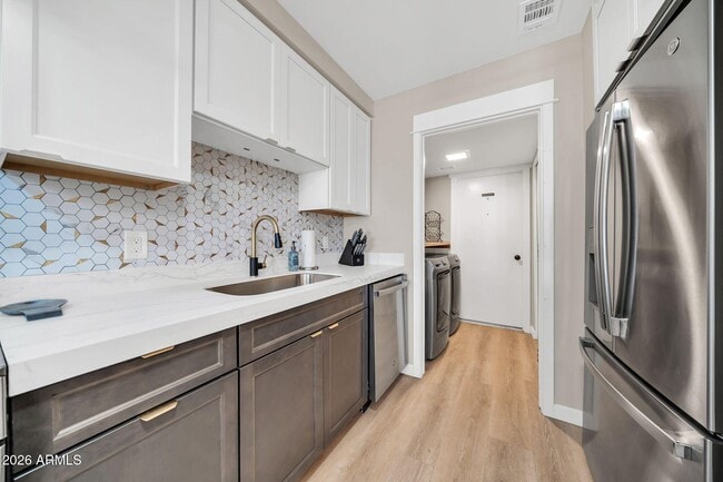 Building Photo - 7368 E Pleasant Run