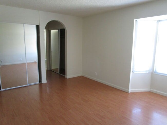 Building Photo - 812 Briarwood Ct