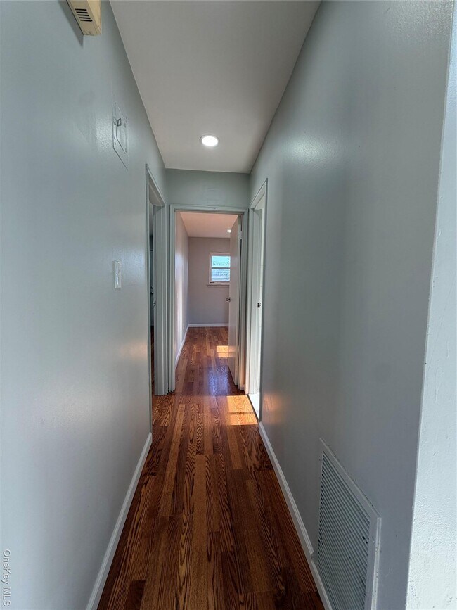 Building Photo - 153-16 110th Rd