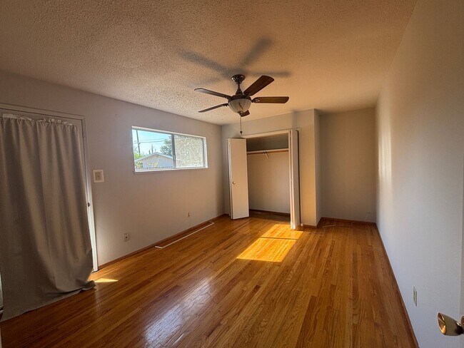 Building Photo - Charming 3 Bed, 2 Bath -  Quiet Neighborho...