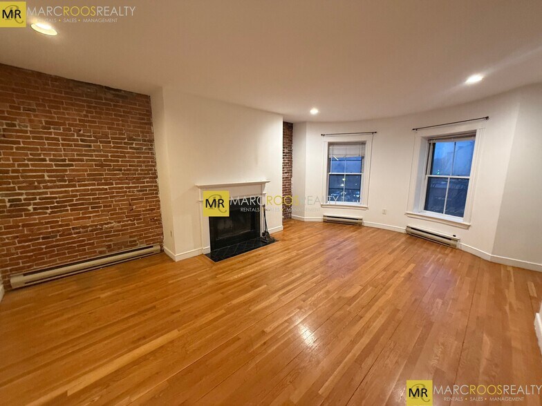 Building Photo - 1688 Washington St