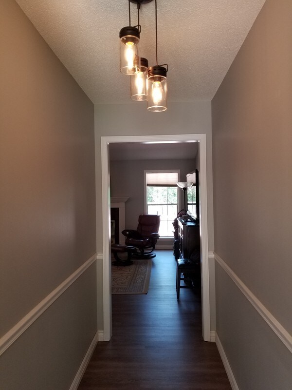 Building Photo - 2000 Ridgewood Dr