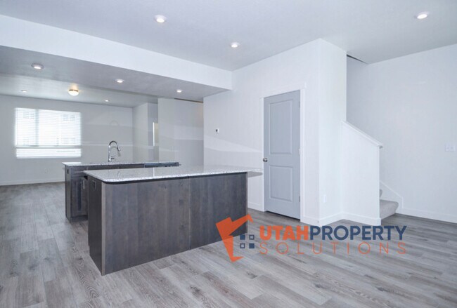Building Photo - 1042 W 430 S