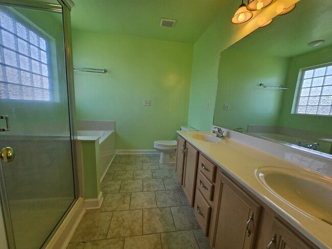 Building Photo - Minutes from Coast Guard Base, Large 2 Sto...
