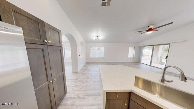 Building Photo - 4445 E Meadow Dr