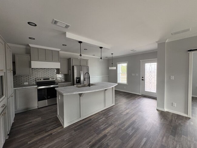 Building Photo - 1005 Morgan Jones Dr