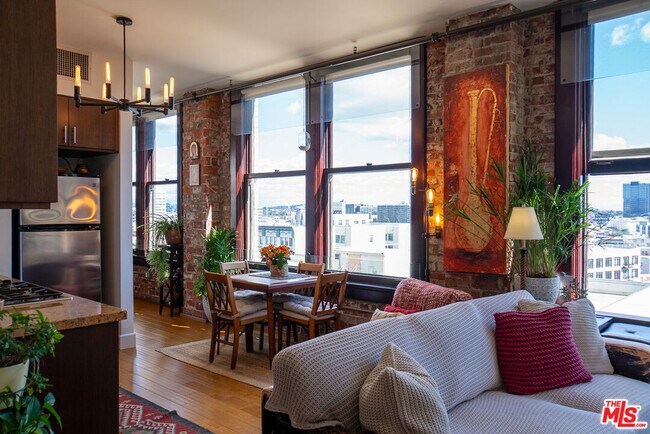 Building Photo - 460 S Spring St