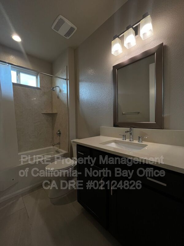 Building Photo - 3681 Hemlock St