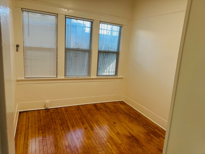 Building Photo - 1452 N Gardner St