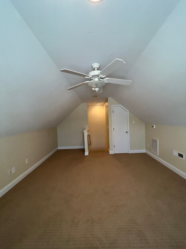 Building Photo - Upscale 3 to 4 BR home in The Willows at Leland. Two car garage, community pool!