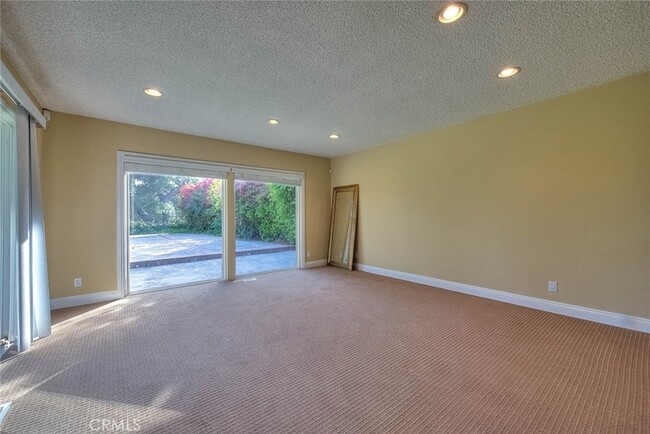 Building Photo - 16612 Park Ln Cir