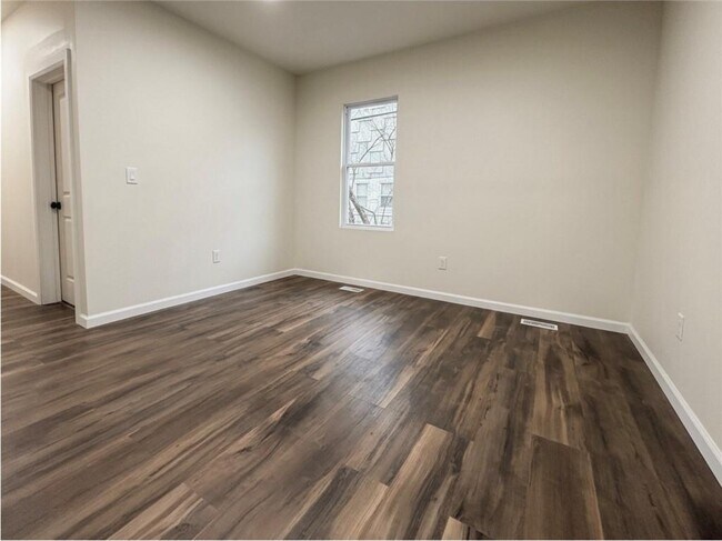 Building Photo - 693 3rd St