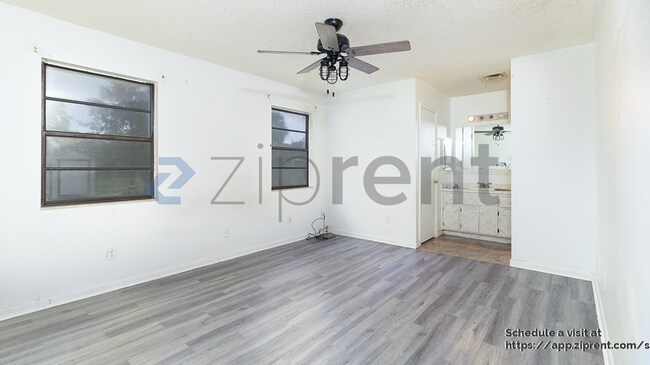 Building Photo - 604 Roselyn Ave