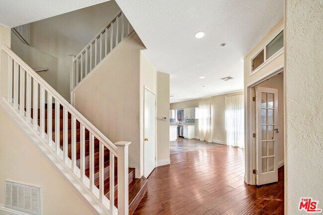 Building Photo - 12440 La Cresta Way