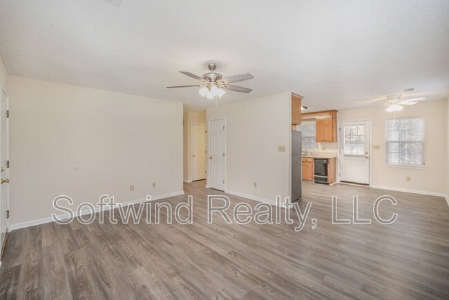 Building Photo - 290 South Cir NW