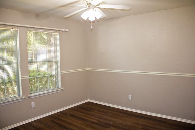 Building Photo - 111 N Misty Dawn Dr