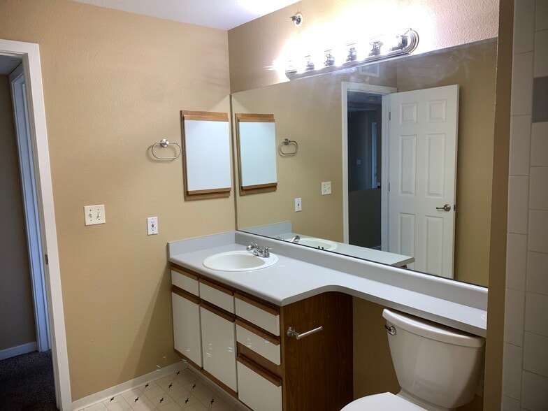 Building Photo - 33 S Boulder Cir