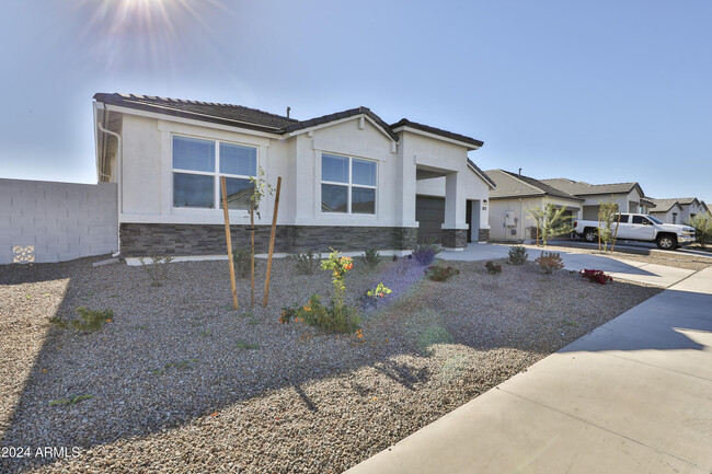 Building Photo - 1133 W Descanso Canyon Dr