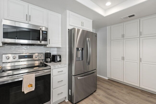 Building Photo - 77630 Cll Las Brisas W