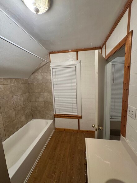 Building Photo - 204 Independence Ave S