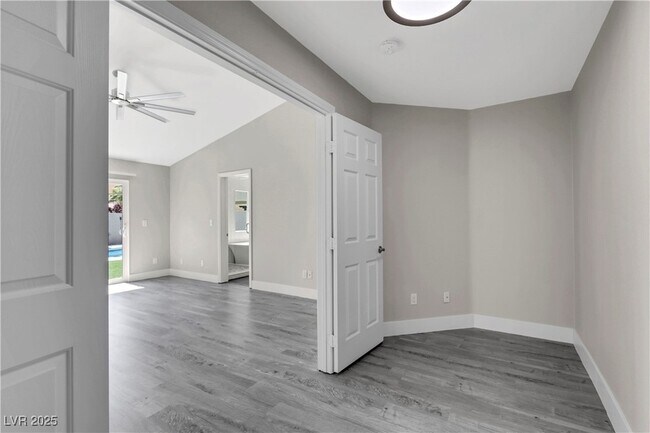 Building Photo - 7379 Majestic Bluff Pl