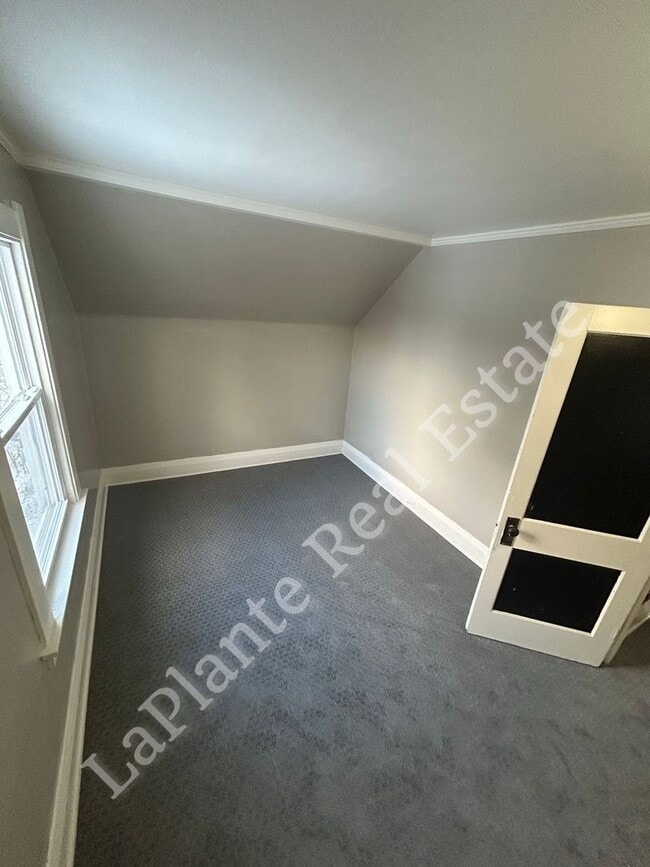 Building Photo - 1656 Macomber St