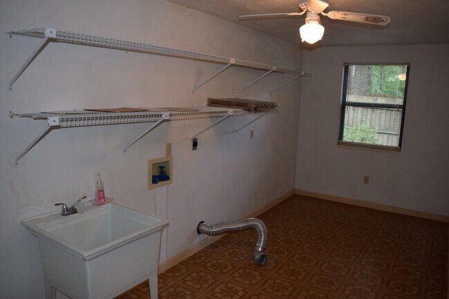 Building Photo - 333 Gawain Ct