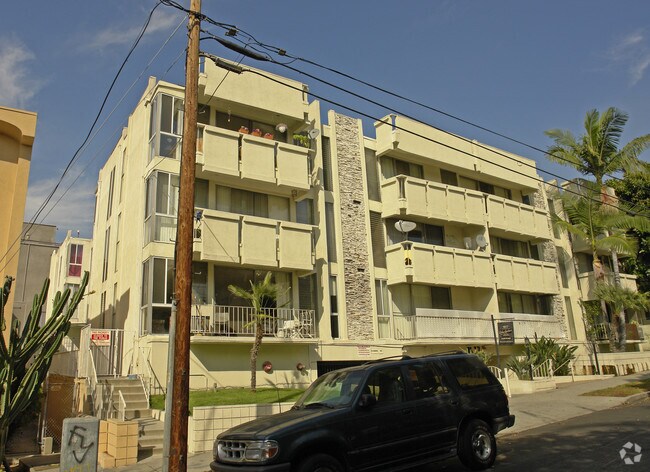 Primary Photo - 1617 N Poinsettia Pl